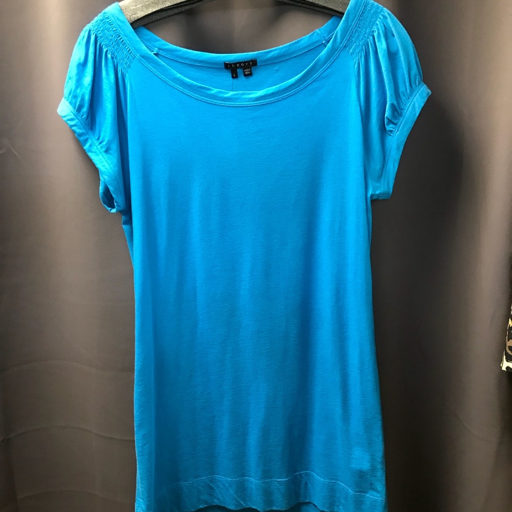 Theory t- shirt light weight great for summer